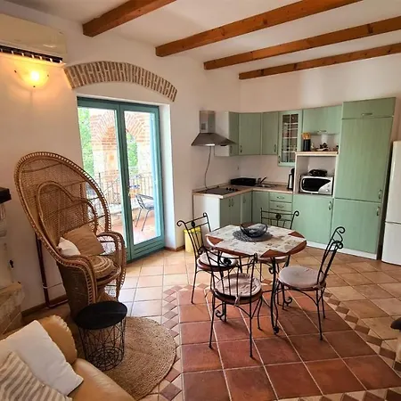 Andrea アパート ポレッチ